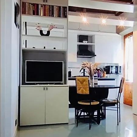 Lägenhet Historic Center With Private Garage *